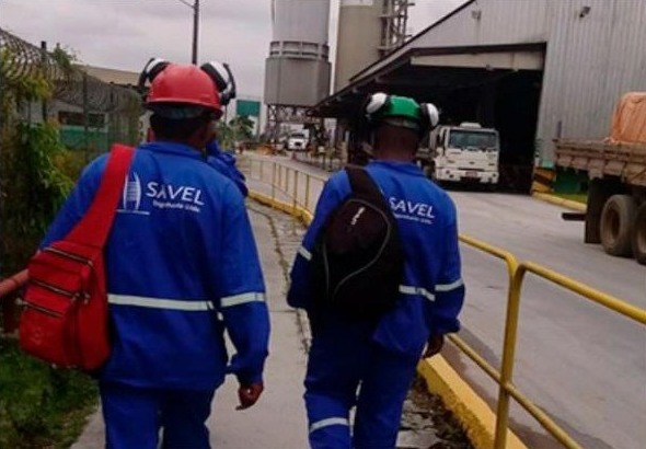 Colaboradores da Savel a caminho da frente de serviço